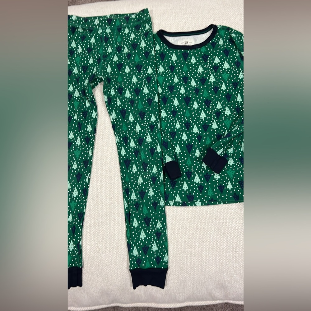 Crewcuts JCrew Green and White Tree Print Kids Pajama Set size 10